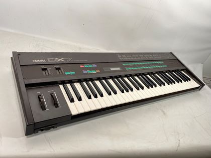 Yamaha-DX7 Mk I w/ original hard case, N/W